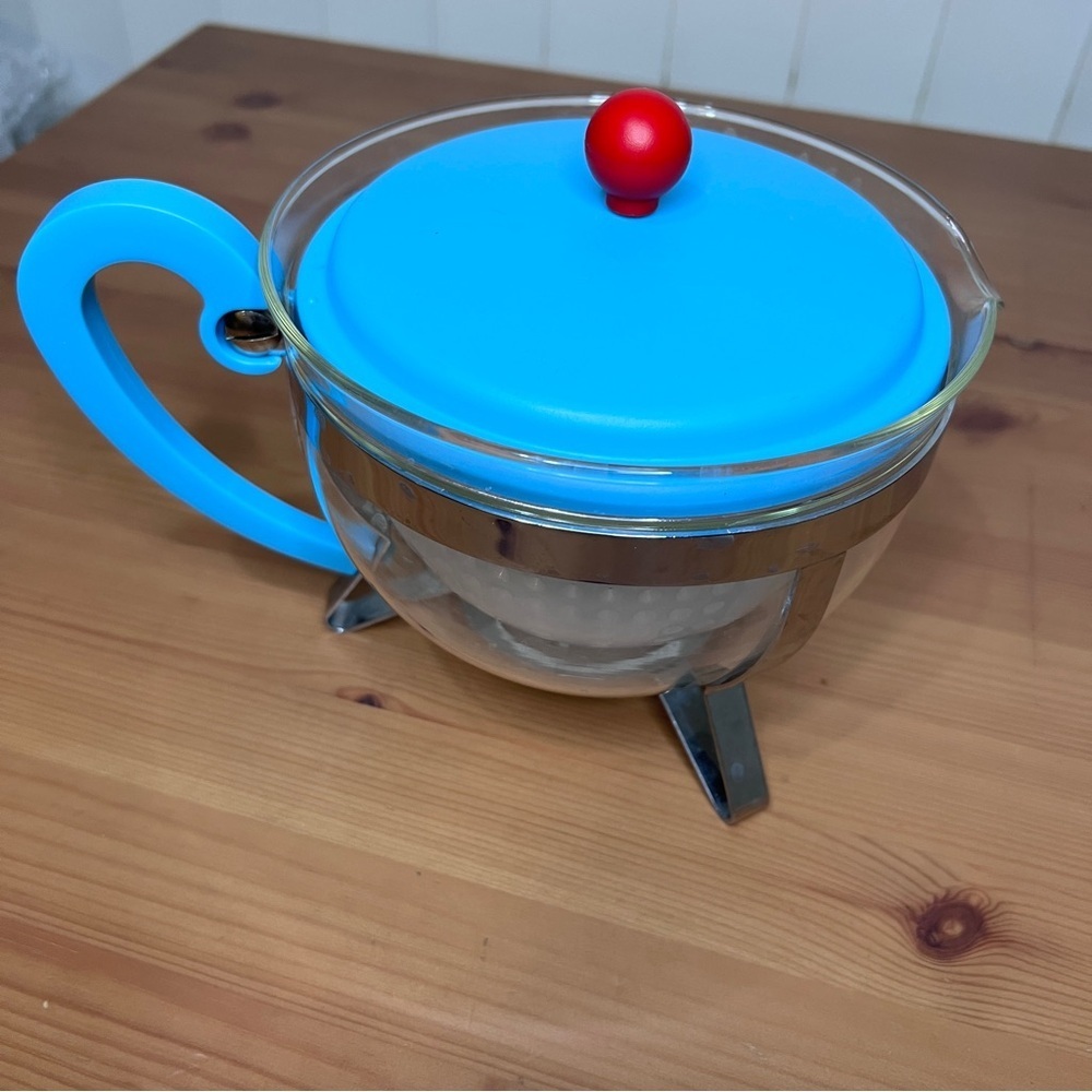 Bodum Glass Teapot with Sky Blue Lid and Red Knob Never Used - Picture 5 of 5